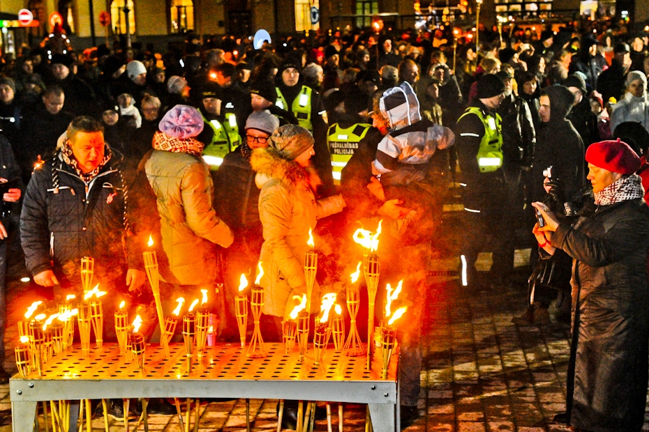 Lāčplēša dienas Jelgavā lāpu gājiena un svētku koncerta tiešraide (VIDEO)