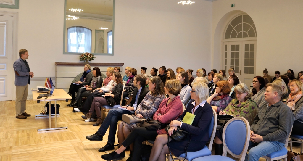 Zināšanas papildina Zemgales piļu un muižu apsaimniekotāji