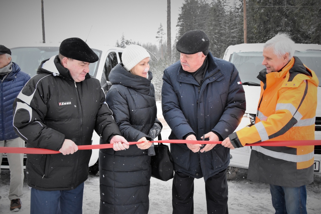Atklāj jaunizbūvēto pašvaldības ceļu “Kūdras purvs – Mellene” (FOTO)