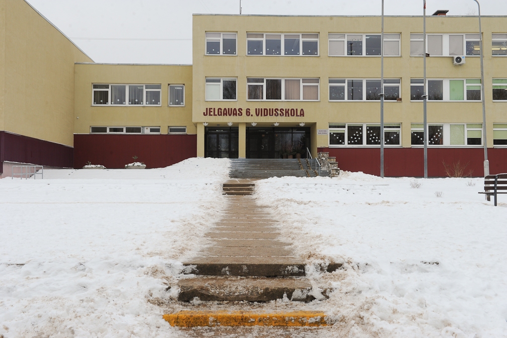 Jelgavas 6. vidusskolā pirmklasniekus sāks uzņemt klasē ar latviešu mācību valodu