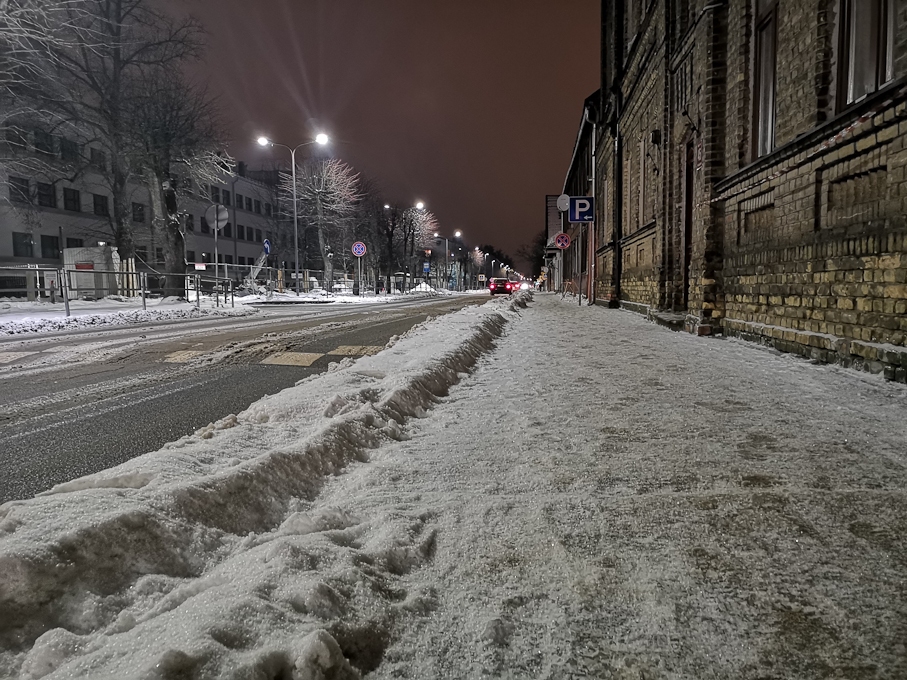 Jelgavā sūdzas par nenotīrītām ielām un ietvēm