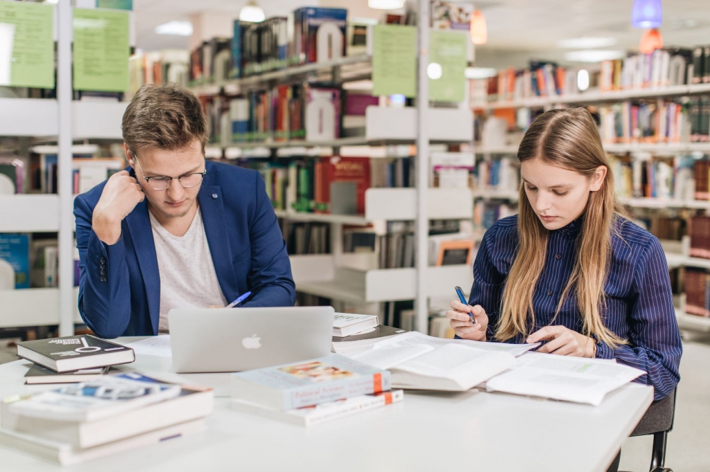 RSU vidusskolēnus sāks gatavot politoloģijas un diplomātijas studijām