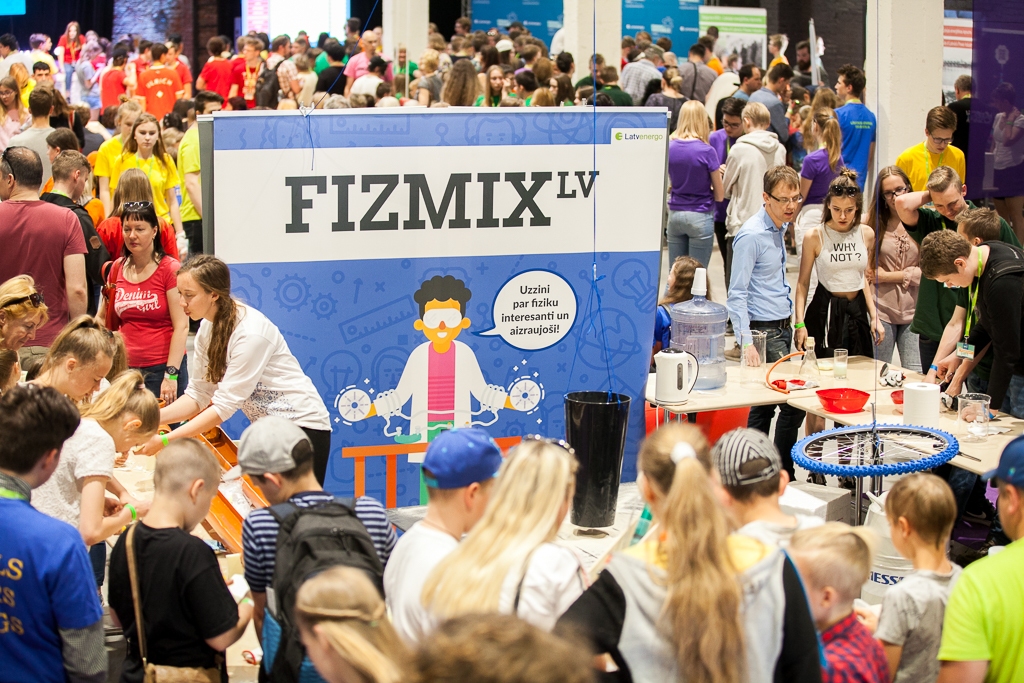 Skolēnus un skolotājus aicina pieteikties konkursam “Fizmix eksperiments”