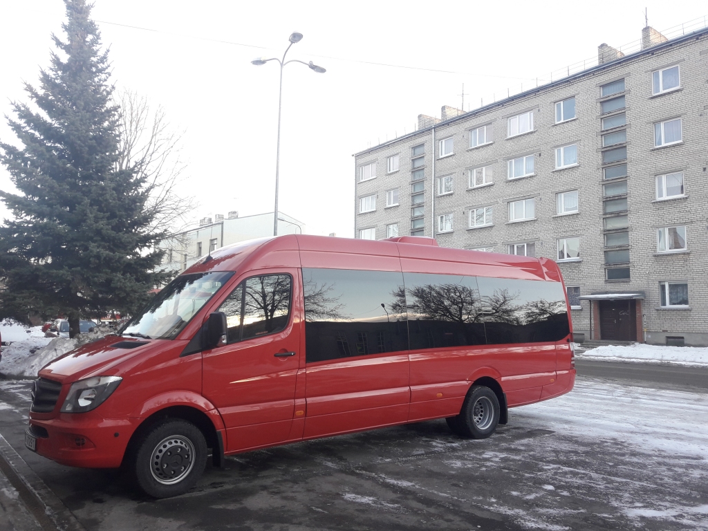 Jelgavas ugunsdzēsēji saņem jaunu autobusu