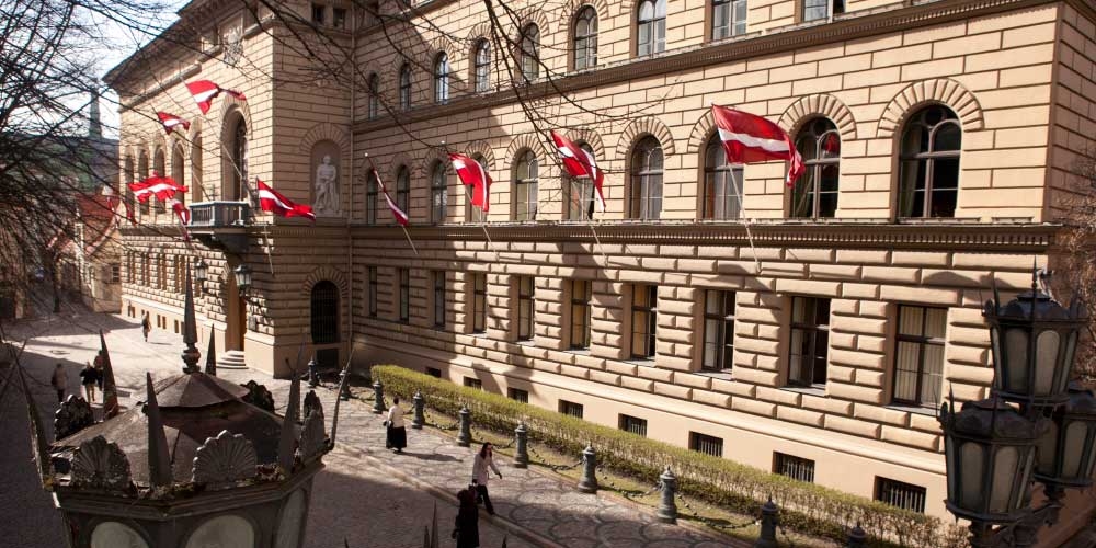 Saeima noraida "KPV LV" ideju līdz 50 000 samazināt parakstu skaitu referendumu rosināšanai