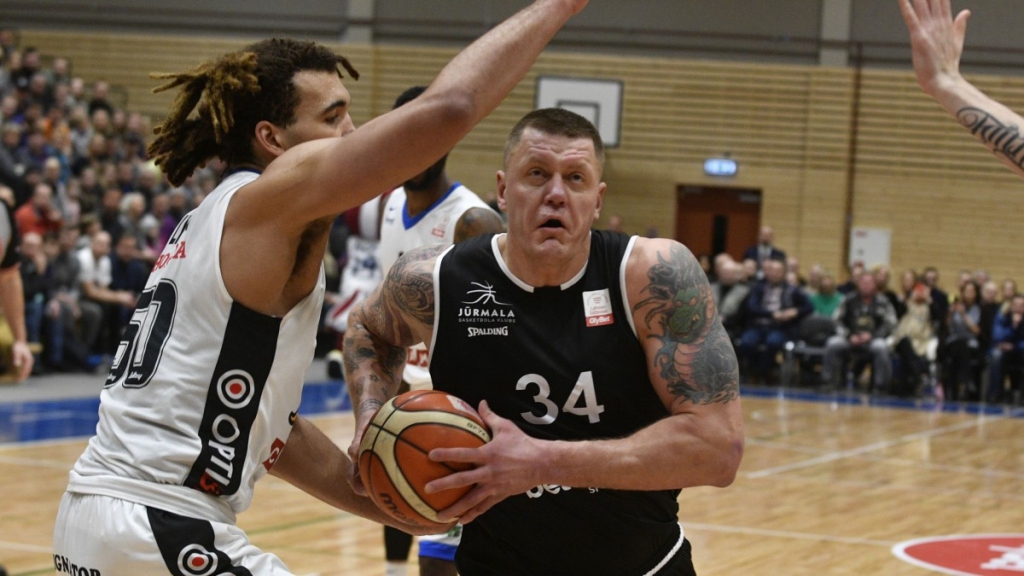 Kaspars Kambala atvadās no basketbola ar 20 gūtajiem punktiem