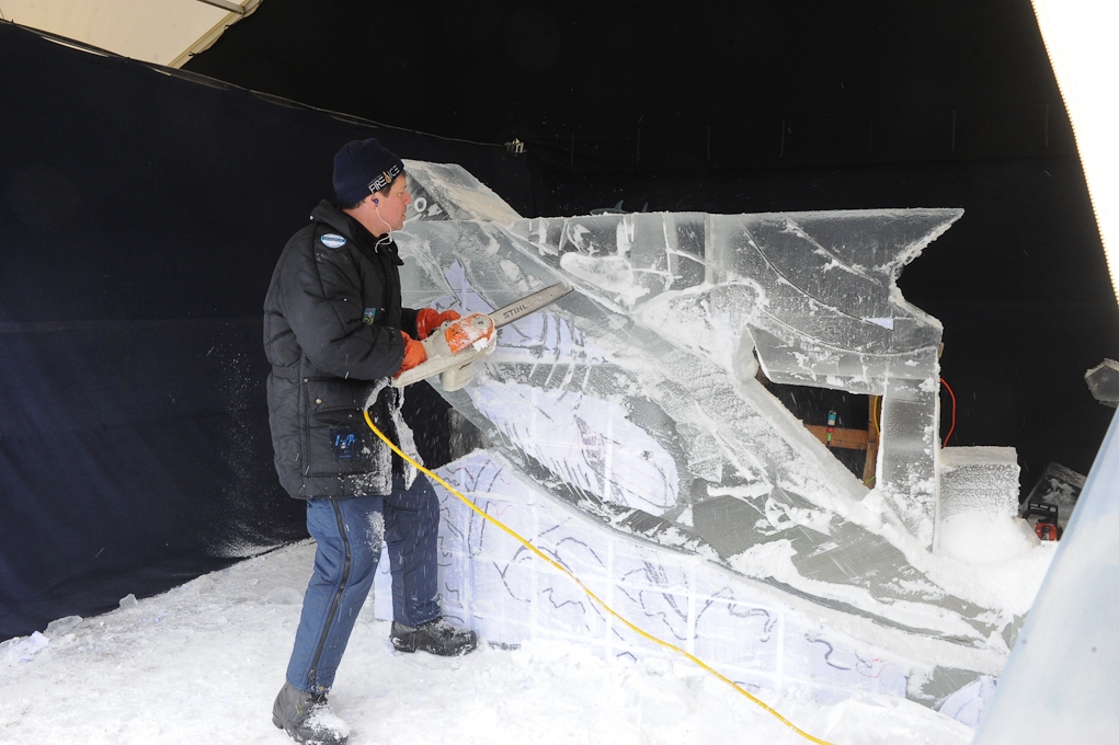 Ledus festivāla konkursa trešajā dienā top komandu skulptūras (FOTO)