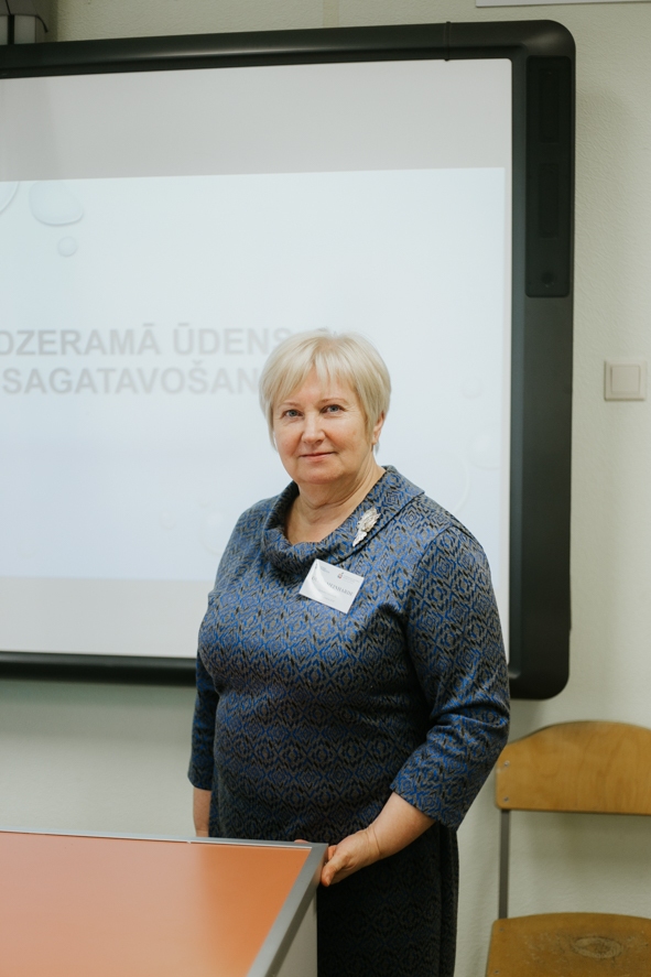 Ozolnieku vidusskolas skolotāja piedalās skolotāju izcilības pasākuma “Ekselences balva” finālā (FOTO)