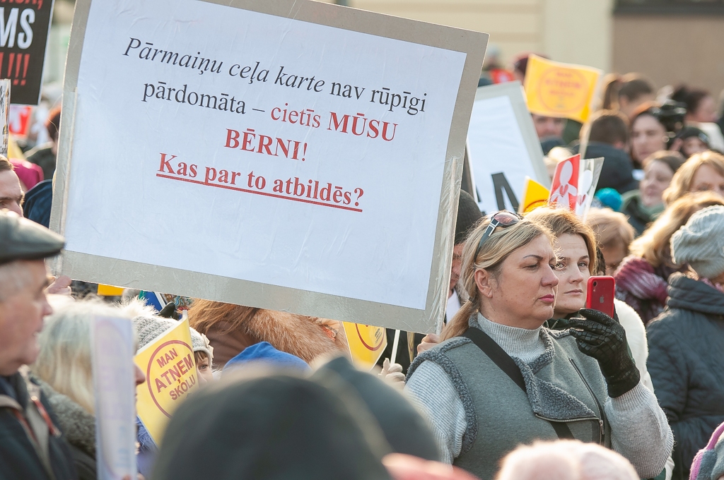 Jelgavas 2. pamatskolas vecāki pauž nožēlu par domes buldozera taktiku, lemjot par skolas likvidāciju
