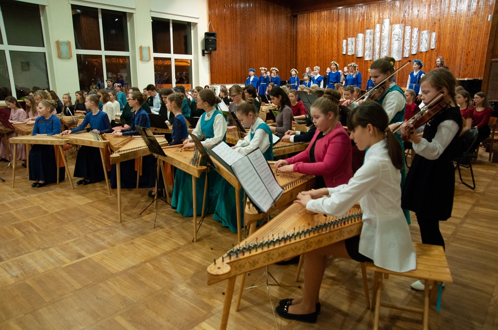 Jelgavas Mūzikas vidusskolā tiekas 115 koklētāju (FOTO)