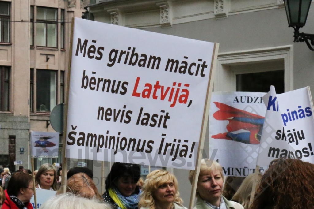 Pedagogus no piketa un streika neatturēs arī solījums minimālo algu celt nedaudz vēlāk