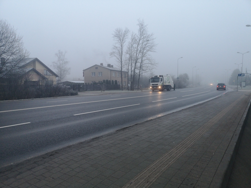 Autovadītāju ievērībai: apledojums vietām Vidzemē, Latgalē un Zemgalē apgrūtina braukšanu