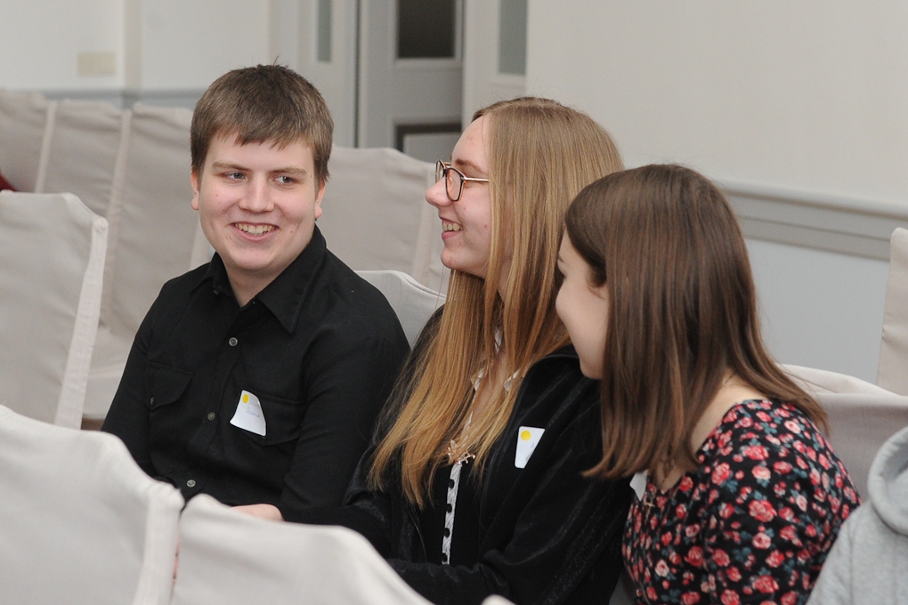Skolēni iejūtas Eiropas parlamentāriešu ādā (FOTO)