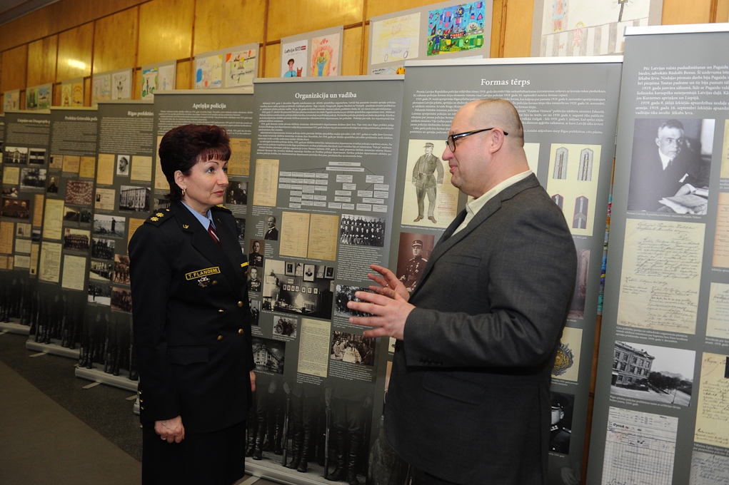 Uz policiju aicina zinātkāros (FOTO)