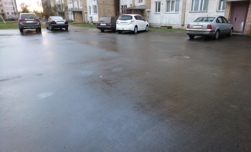 Jelgavā pagarināta pieteikumu iesniegšana līdzfinansējuma piešķiršanai daudzdzīvokļu dzīvojamām mājām piesaistīto zemesgabalu labiekārtošanai