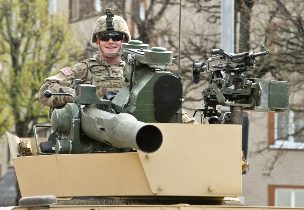 Varēs apskatīt militāro tehniku un ekipējumu