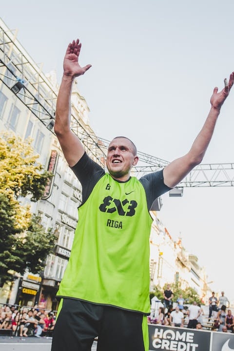 Krūmiņš ar partneriem triumfē Prāgas “Masters” 3X3 posmā
