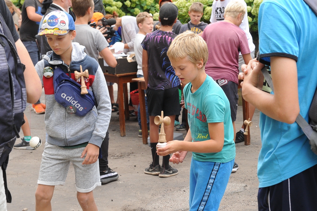 Kendama, krāsas un eksperimenti (FOTO)