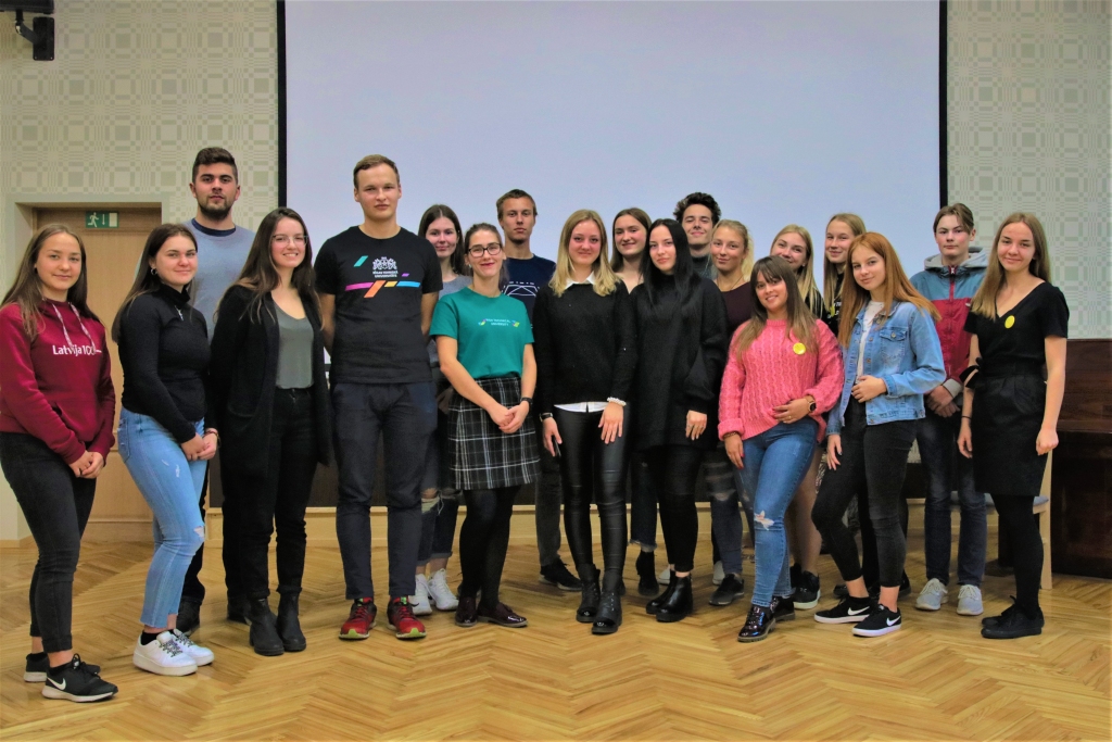 Jelgavas skolēni iztaujā novadniekus par studiju iespējām augstskolās