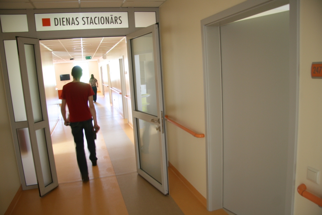 Ap 20% no medicīnas studentiem neplāno stāties rezidentūrā Latvijā