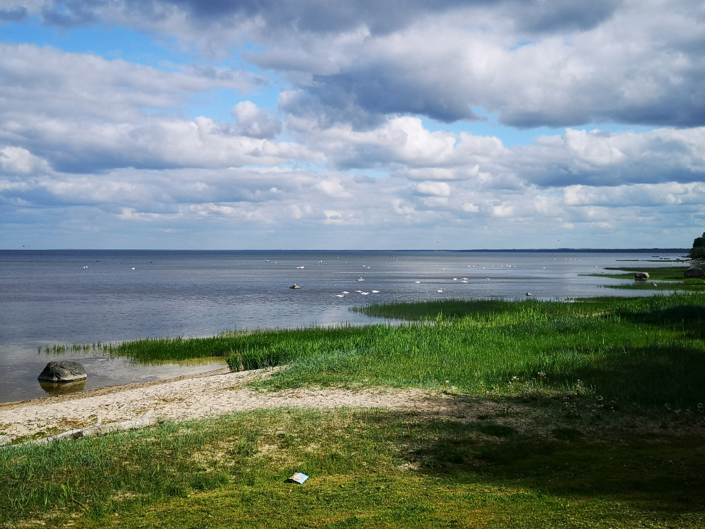 Arī piektdien daudzviet Latvijā īslaicīgi līs