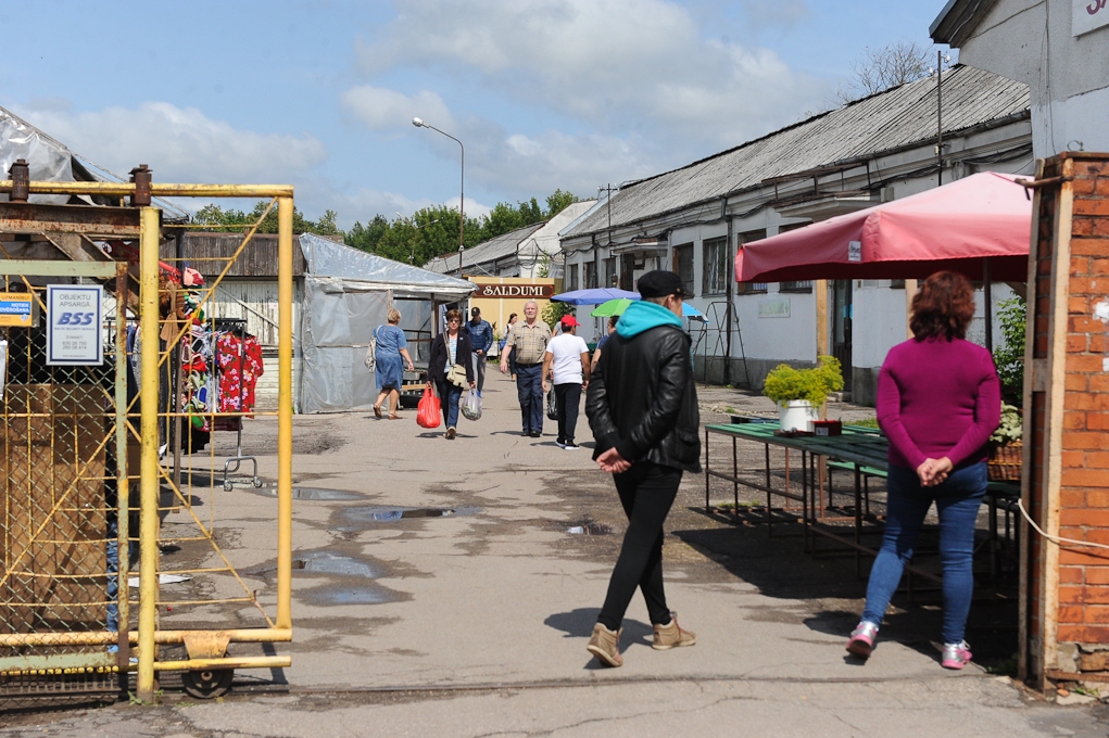 Jelgavas tirgū konstatē jau iepriekš fiksētus un jaunus ugunsdrošības prasību pārkāpumus