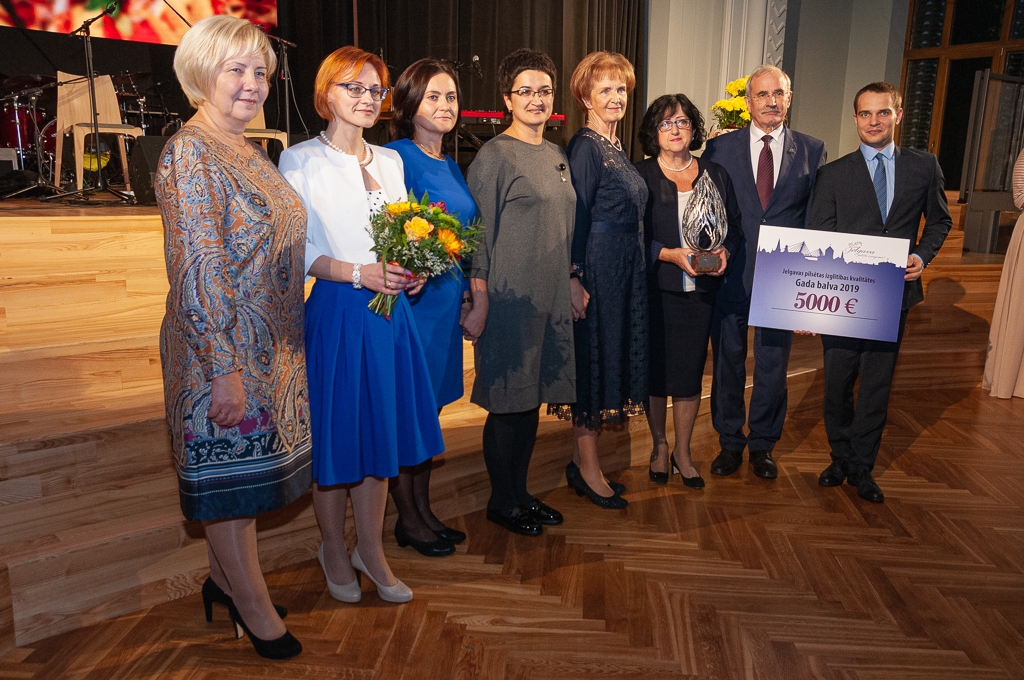 Godināti Jelgavas pedagogi un izglītības iestādes (FOTO)