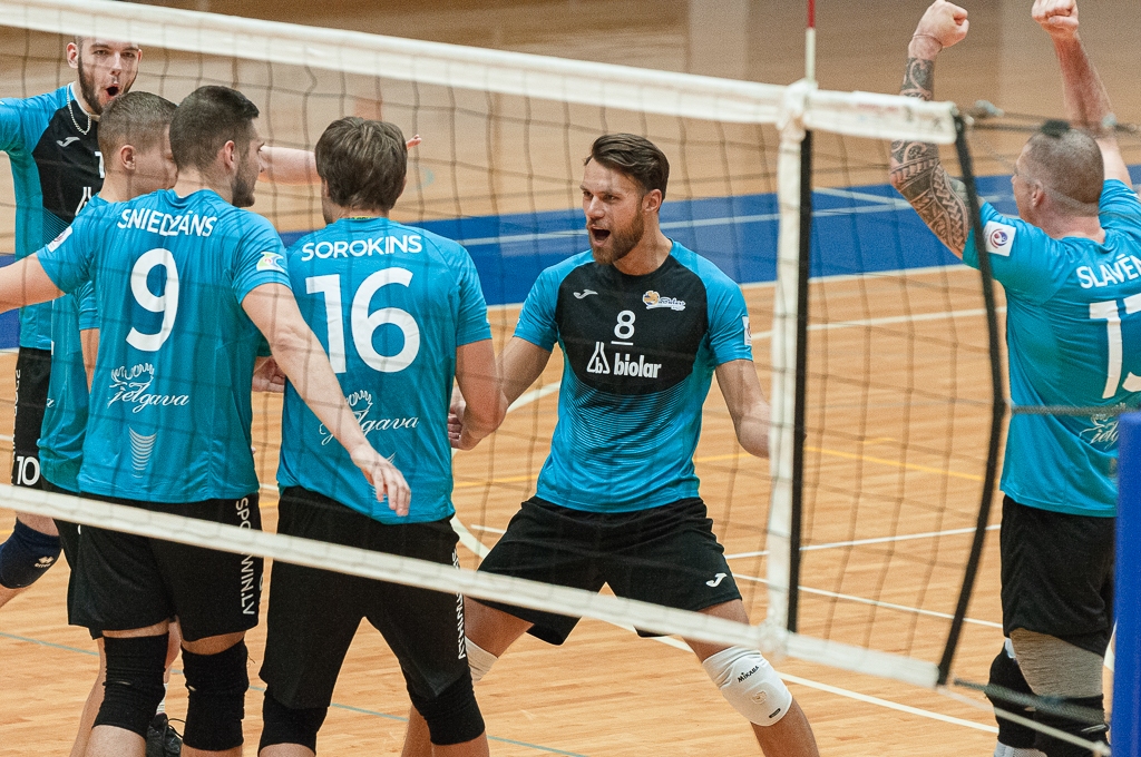 Volejbolistiem nedēļas nogale ar mainīgām sekmēm (FOTO)