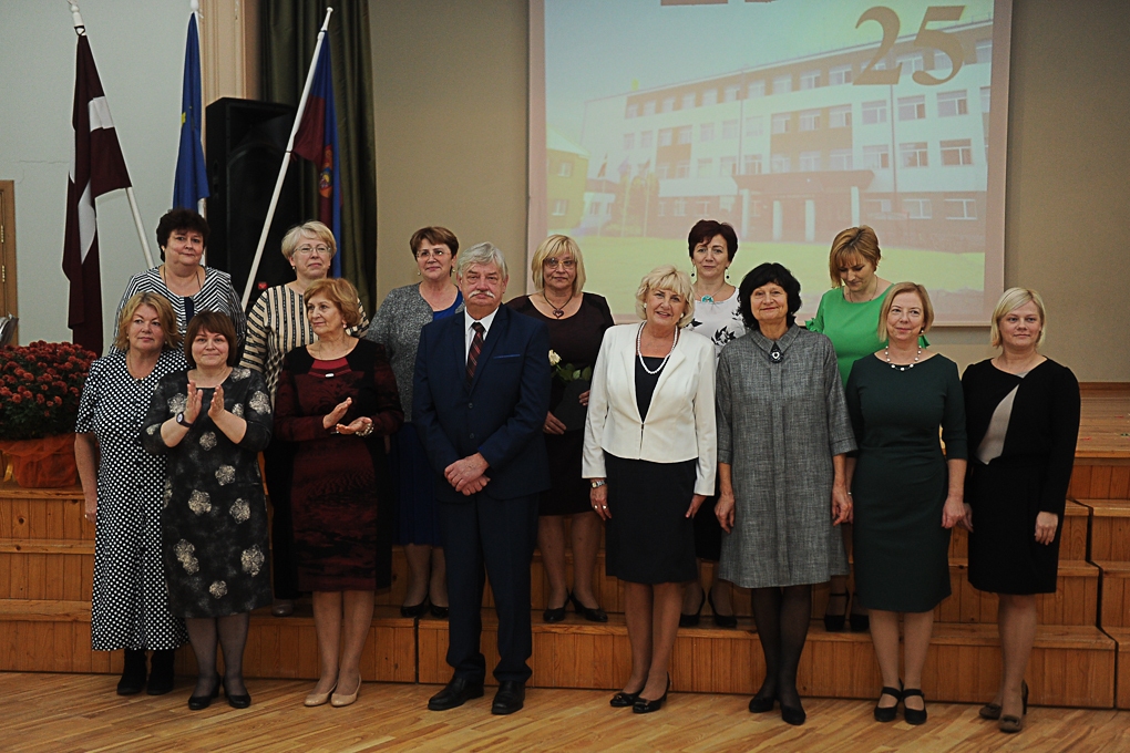 Jelgavas Centra pamatskola 25.jubilejā cer uz jaunu sporta laukumu (FOTO)
