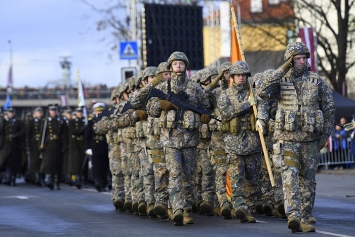 Armijai šūs jauna dizaina formastērpus