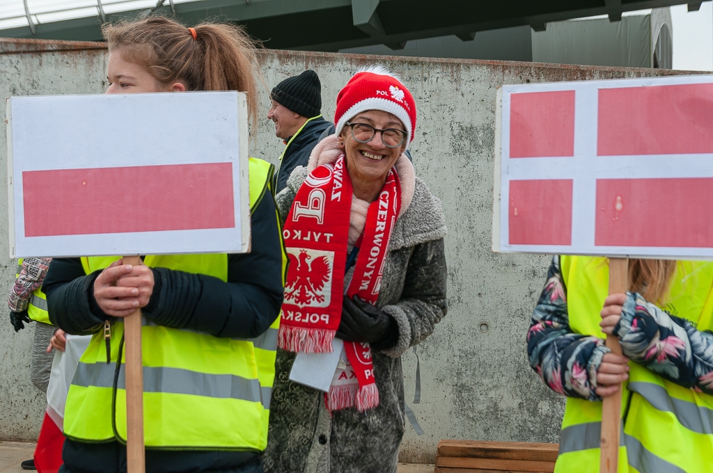 Draudzīgā noskaņā noslēdzas Pasaules kausa pirmā posma sacensības ziemas peldēšanā (FOTO)