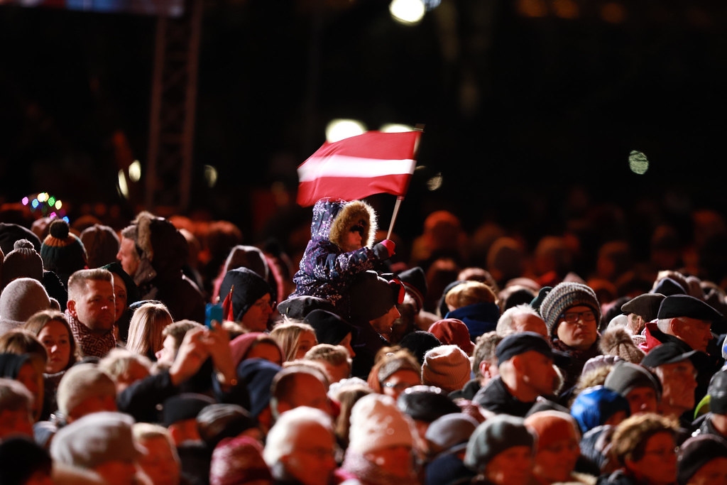 Divas trešdaļas Latvijas iedzīvotāju lepojas ar savu valsti
