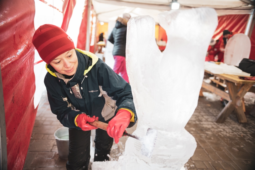 Jelgavā top pirmie 30 ledus mākslas darbi (FOTO)