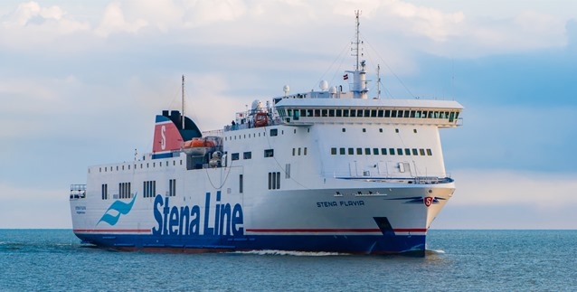 No Zviedrijas ar prāmi Ventspilī ieradušos pasažierus Rīgā un Jelgavā nogādā ar ostas transportu
