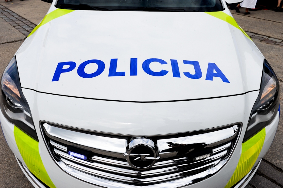 Pēc sociālajos tīklos publicēta video, policija meklē agresīvu autobraucēju