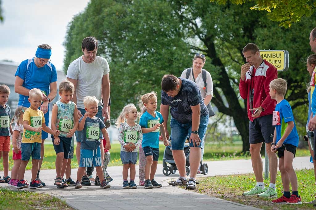 Skrējienu seriāla “Ielūdz Ozolnieki” distancēs – katram savi mērķi (FOTO)