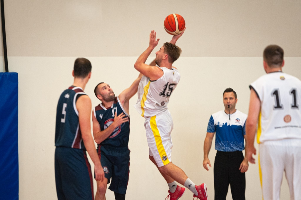 Jelgavas čempionāts basketbolā atsākas ar pārsteigumiem (FOTO) (papildināta)