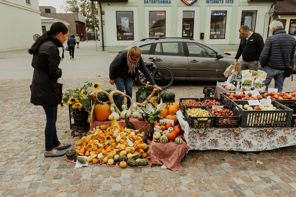 Nosvinēti ikgadējie Dobeles Ābolu svētki (FOTO)