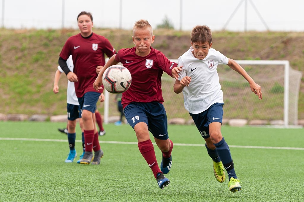 Ierobežojumi noslēdz čempionātu 9 futbola komandām