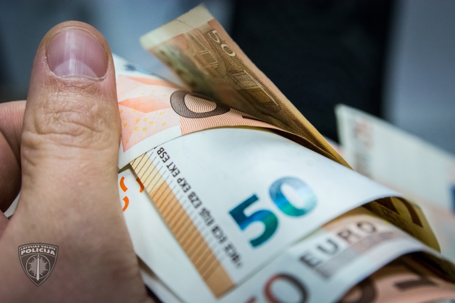 Kalnciemā no dzīvokļa nozog naudu un telefonu
