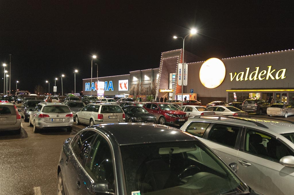 Pēc jauno noteikumu izsludināšanas Jelgavas veikalos viss mierīgi (FOTO)