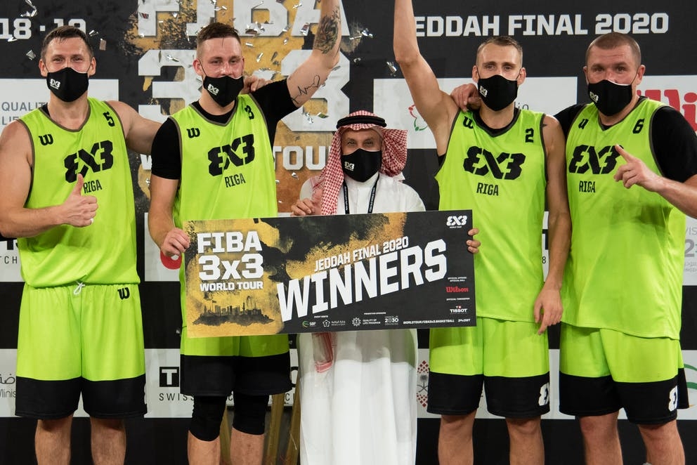 3x3 basketbolisti izcīna Pasaules tūres finālposma čempionu titulu (FOTO)