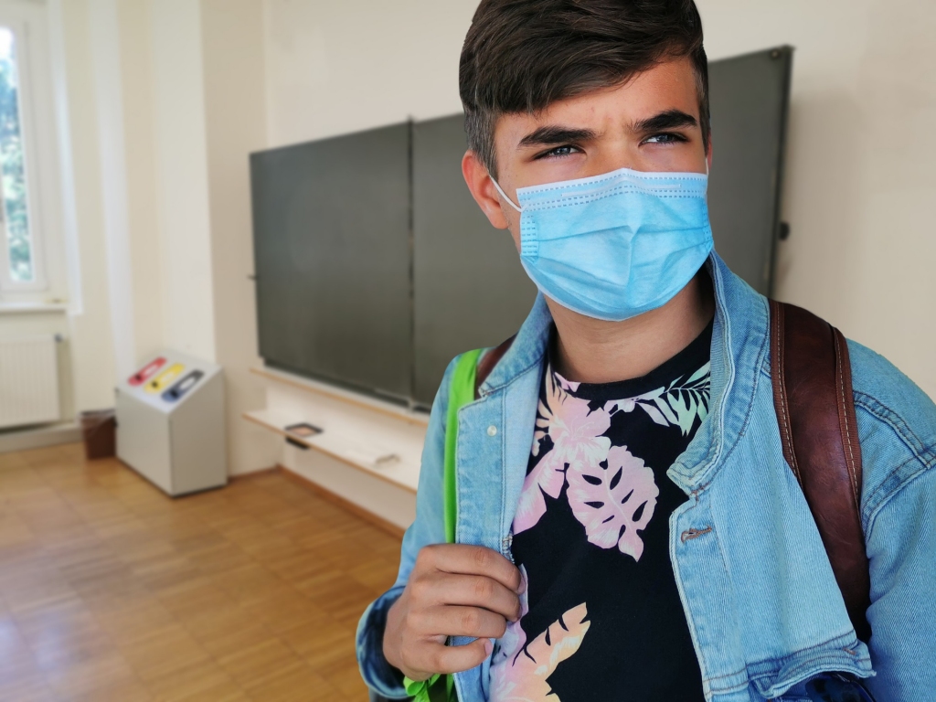Vidējās izglītības iegūšanai skolēni kārtos centralizēto eksāmenu latviešu valodā