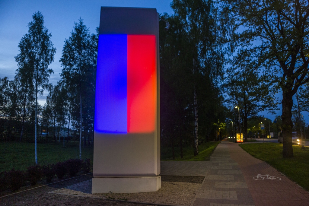 Jelgavā uzstādīti pilsētas svētku dekori un karogi