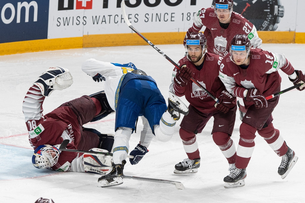 Latvija pasaules čempionāta spēlē pēcspēles metienos piekāpjas Kazahstānai (FOTO)