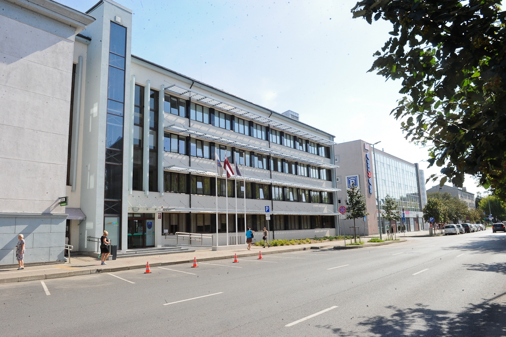Papildinās Jelgavas novada domes sēžu zāles aprīkojumu