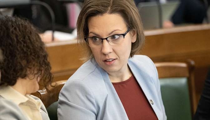 Nomaina JKP pārstāvi izglītības un zinātnes ministres amatā (papildināta)