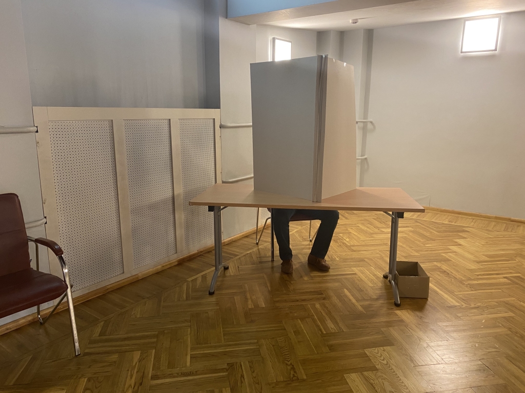 Balsojot iepriekš, Jelgavā iedzīvotāju atsaucība laba, vairāk vēlēt nāk cilvēki gados