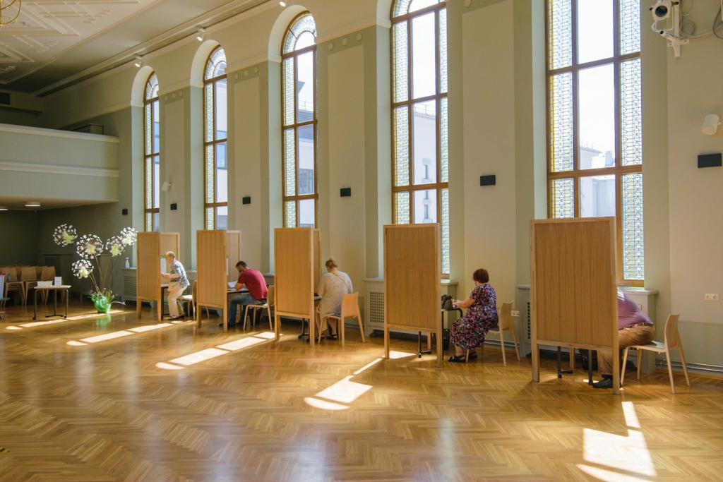 Pašvaldību vēlēšanās reģistrēta visu laiku zemākā aktivitāte - nobalsojuši kopumā 34,01% balsstiesīgo
