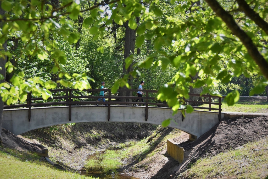 Brīvdienas vēsturiskajos parkos un dārzos